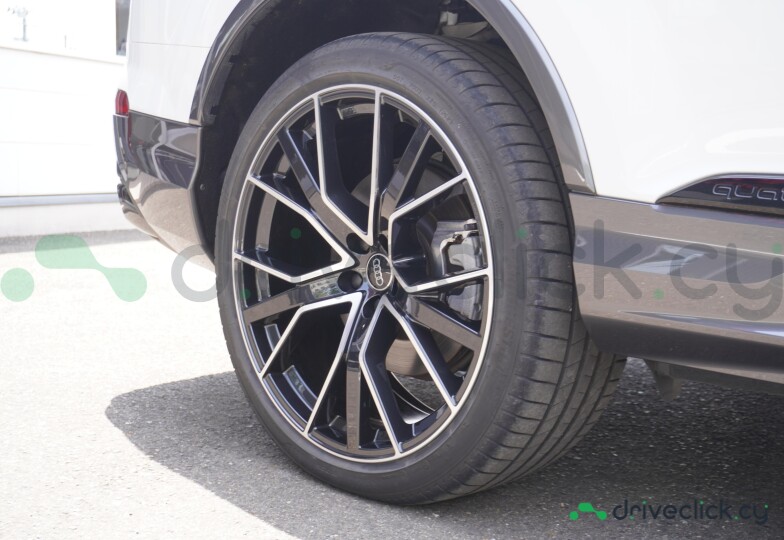 Audi Q7 Белый
