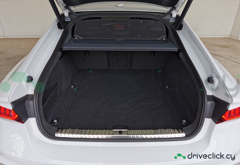 Audi A7 sportback White