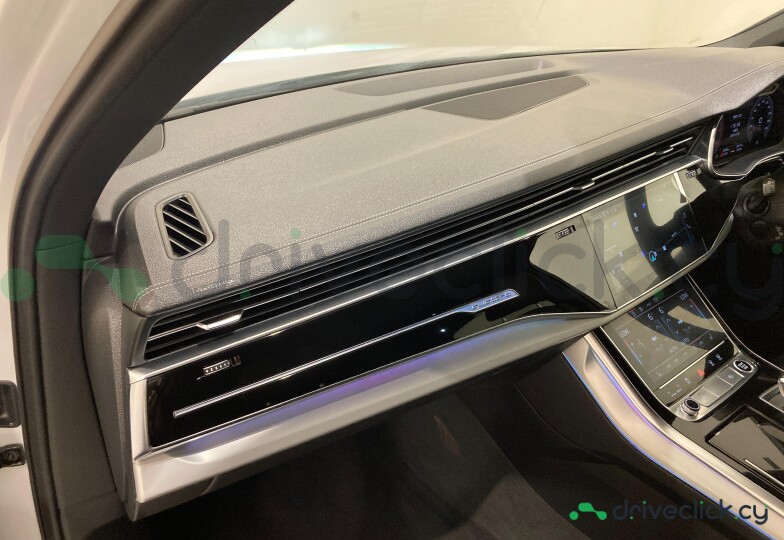 Audi Q7 White