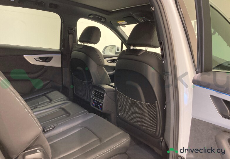 Audi Q7 White