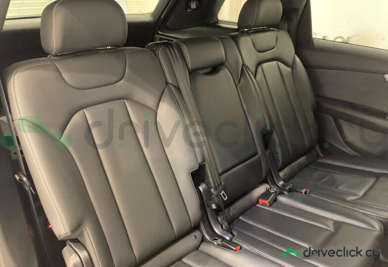 Audi Q7 White