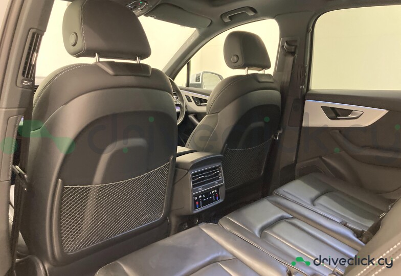 Audi Q7 White