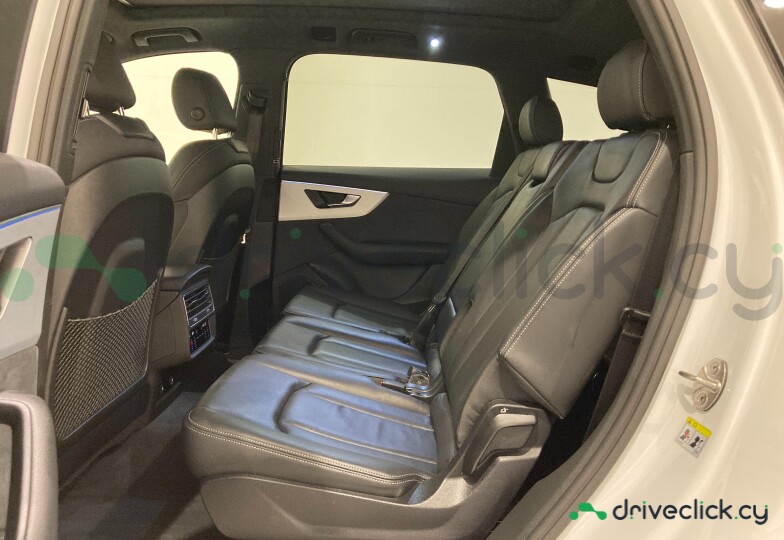 Audi Q7 White
