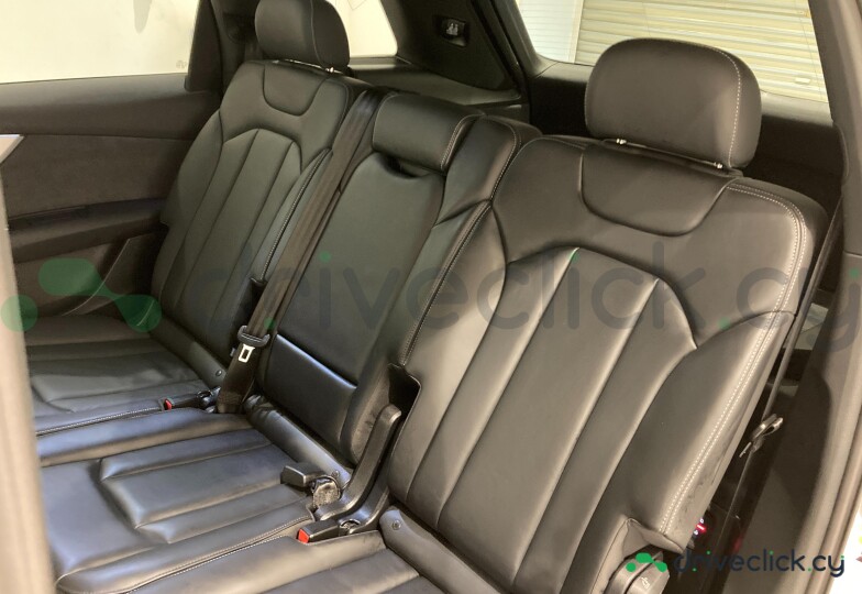 Audi Q7 White