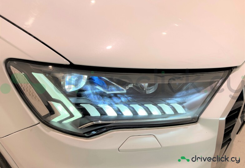 Audi Q7 White