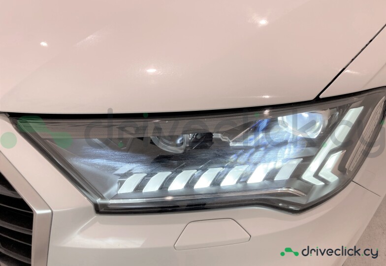 Audi Q7 White