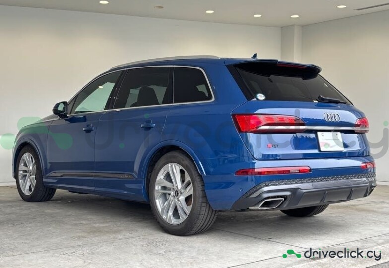 Audi Q7 Blue