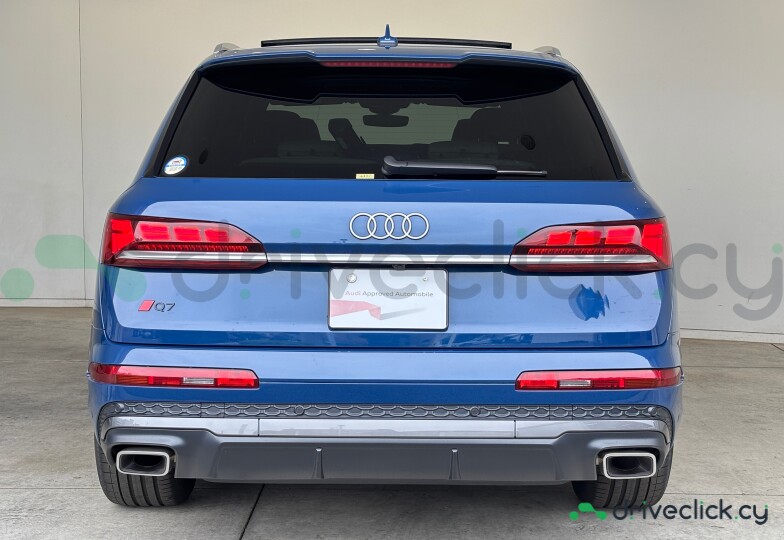 Audi Q7 Blue
