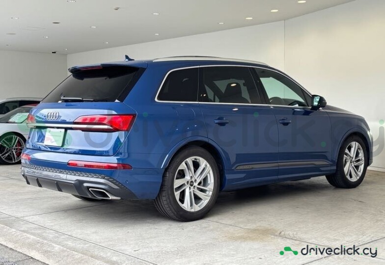 Audi Q7 Blue