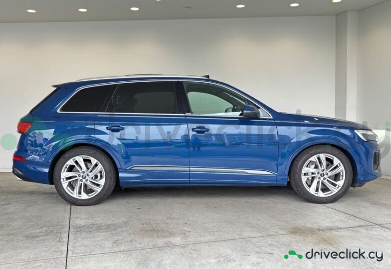 Audi Q7 Blue