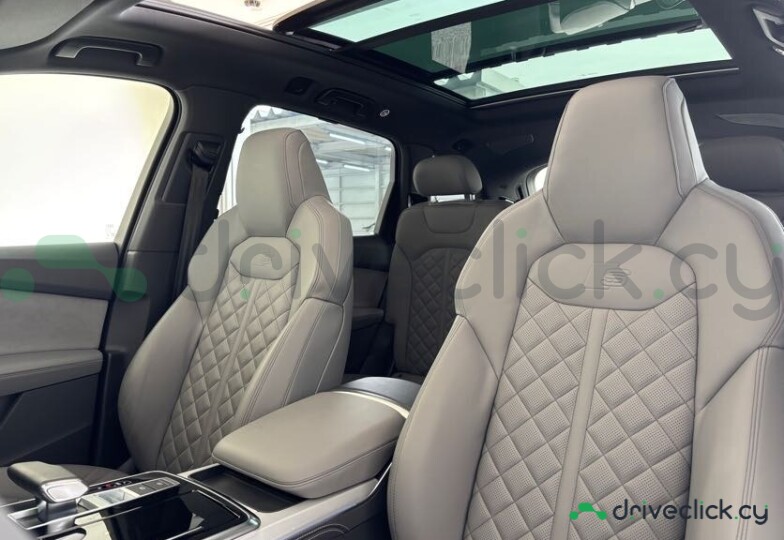 Audi Q7 Blue