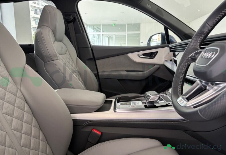 Audi Q7 Blue