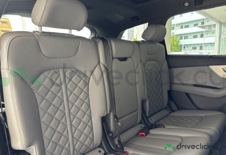 Audi Q7 Blue