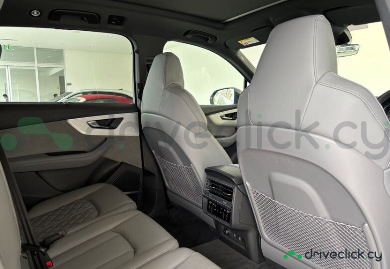 Audi Q7 Blue