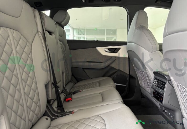 Audi Q7 Blue