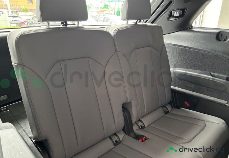 Audi Q7 Blue