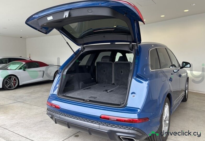 Audi Q7 Blue