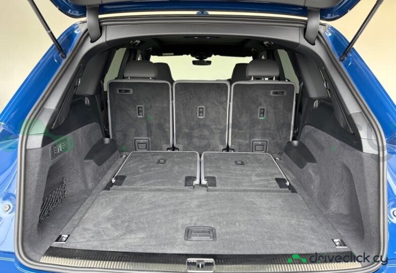 Audi Q7 Blue