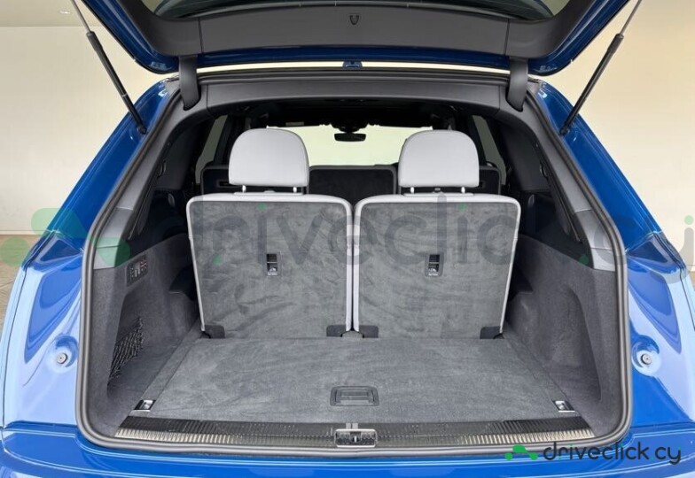 Audi Q7 Blue