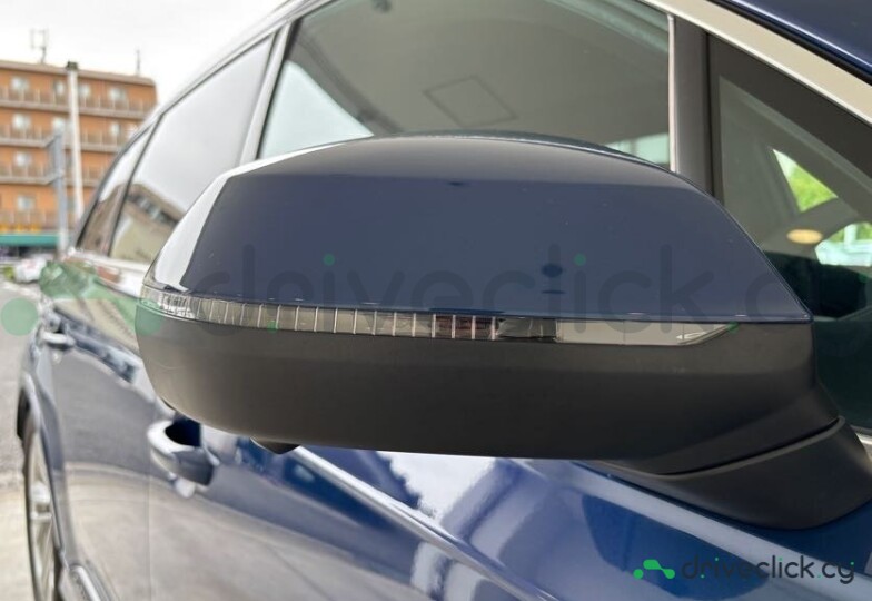 Audi Q7 Blue