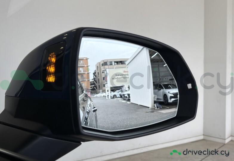 Audi Q7 Blue