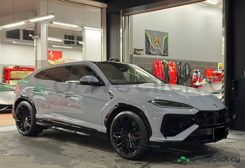 Lamborghini Urus White