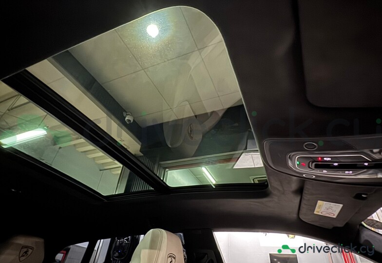 Lamborghini Urus White