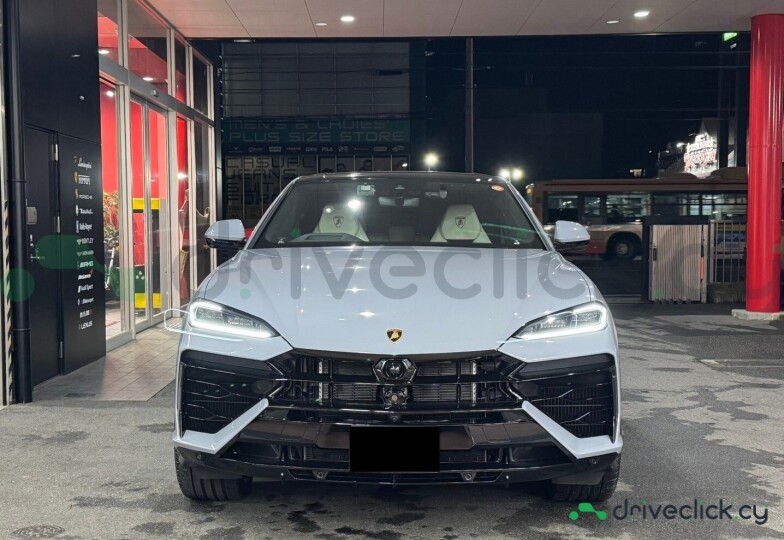 Lamborghini Urus White