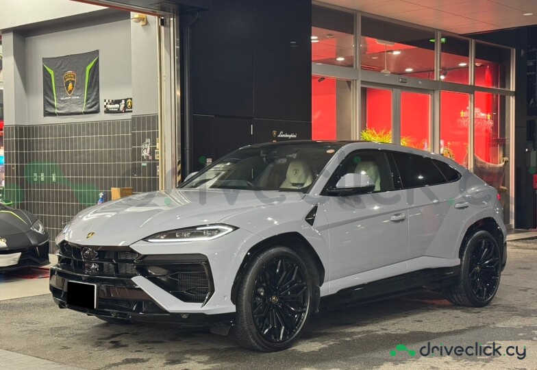 Lamborghini Urus White