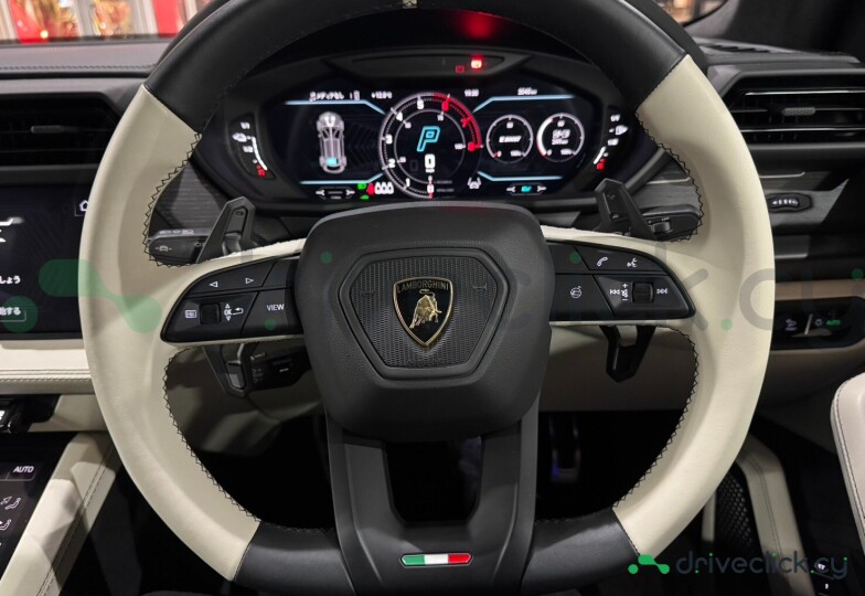 Lamborghini Urus White