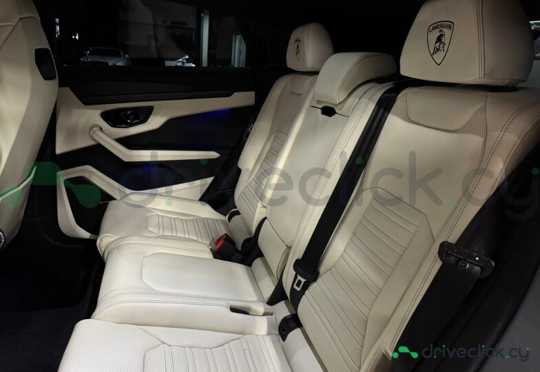 Lamborghini Urus White