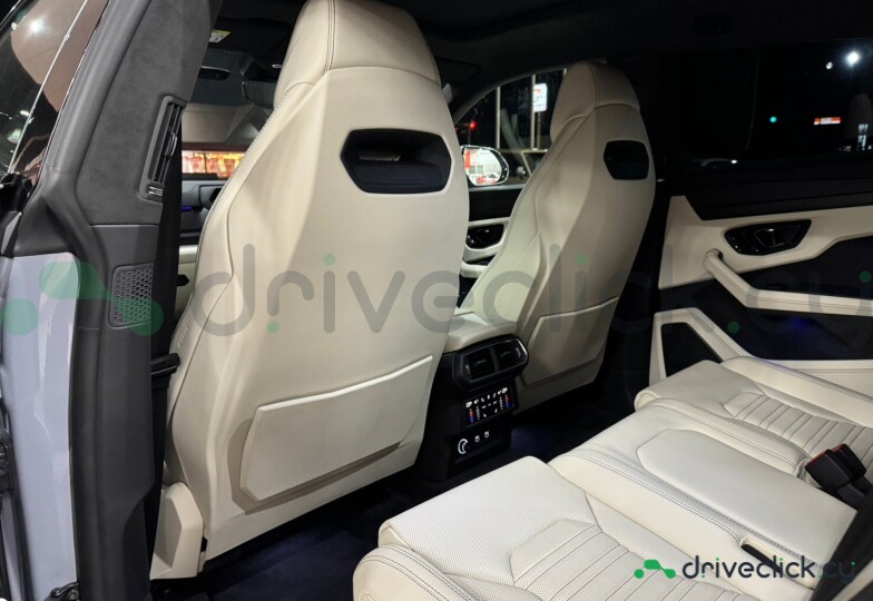 Lamborghini Urus White