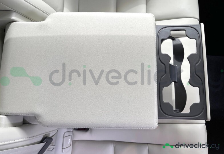 Volvo V60 White