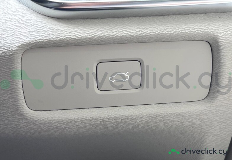 Volvo V60 White