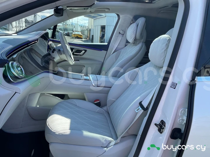 Mercedes EQS SUV White