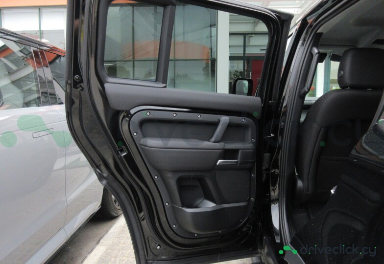 Land Rover Defender Black