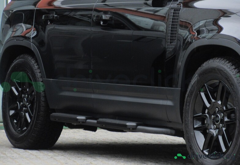 Land Rover Defender Black