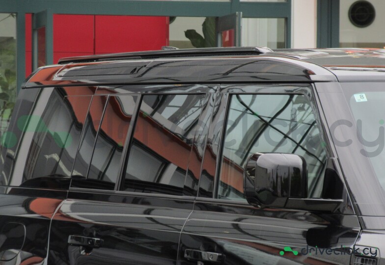 Land Rover Defender Black
