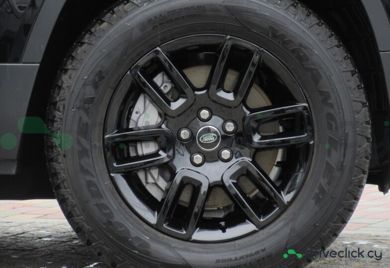Land Rover Defender Black