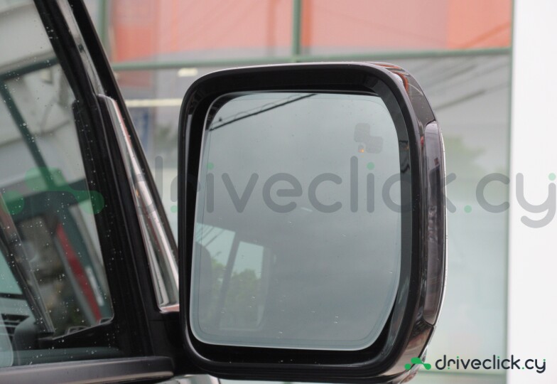 Land Rover Defender Black