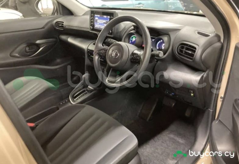 Toyota Yaris Cross Бежевый