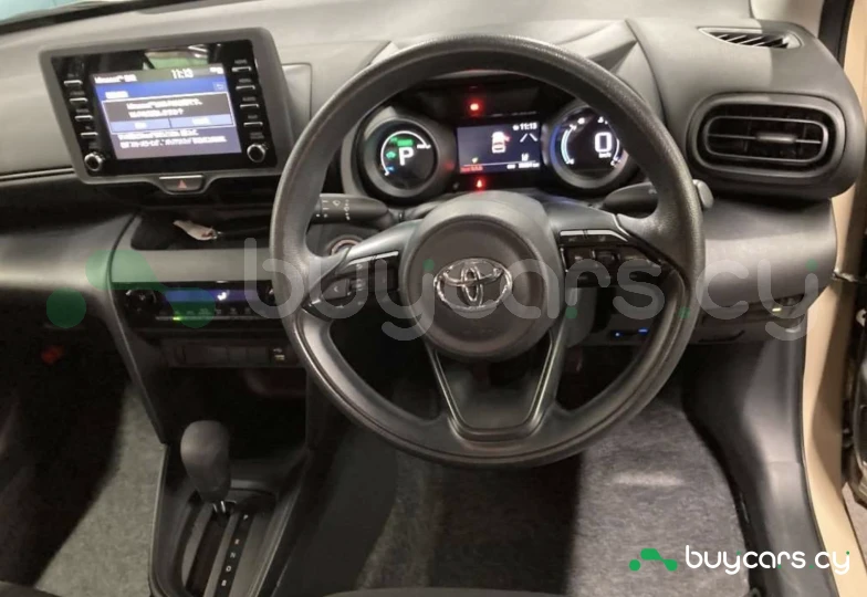 Toyota Yaris Cross Бежевый