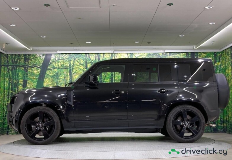Land Rover Defender Black