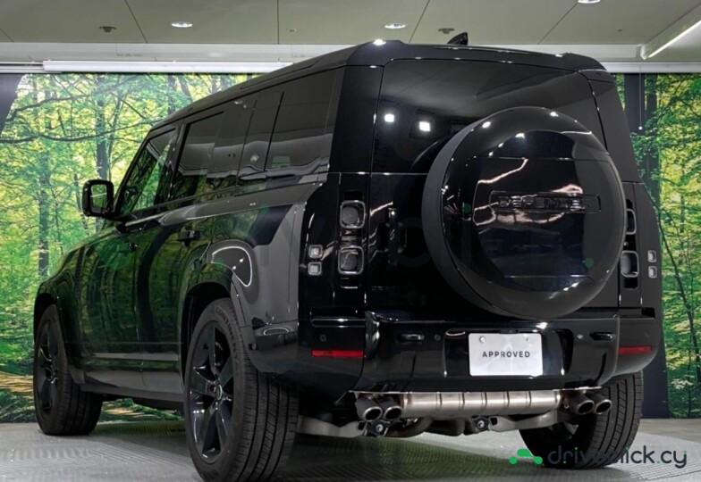Land Rover Defender Black