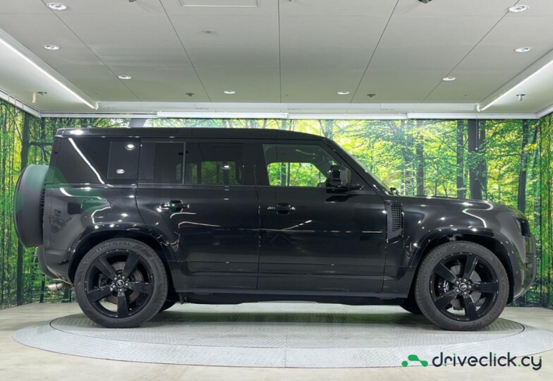 Land Rover Defender Black