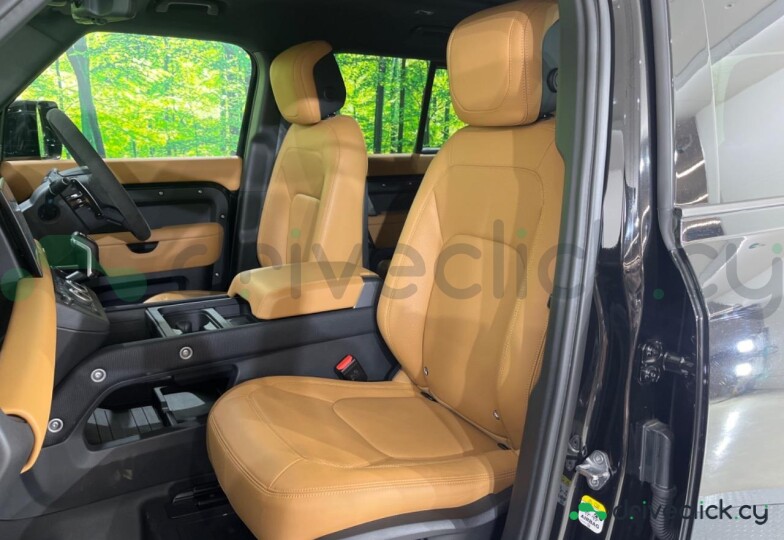 Land Rover Defender Black