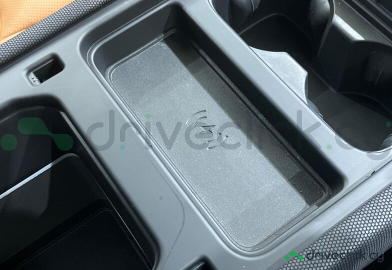 Land Rover Defender Black