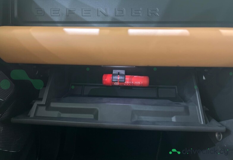 Land Rover Defender Black