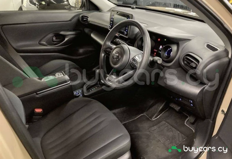 Toyota Yaris Cross Бежевый