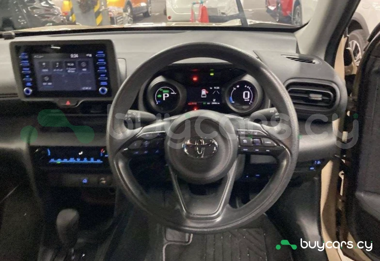 Toyota Yaris Cross Бежевый